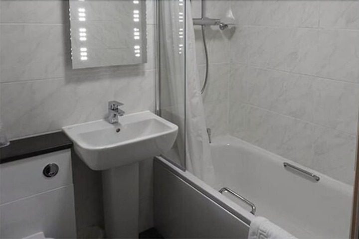 Room 32 of 43