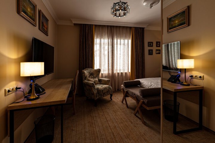 GANSDORF HOTEL
