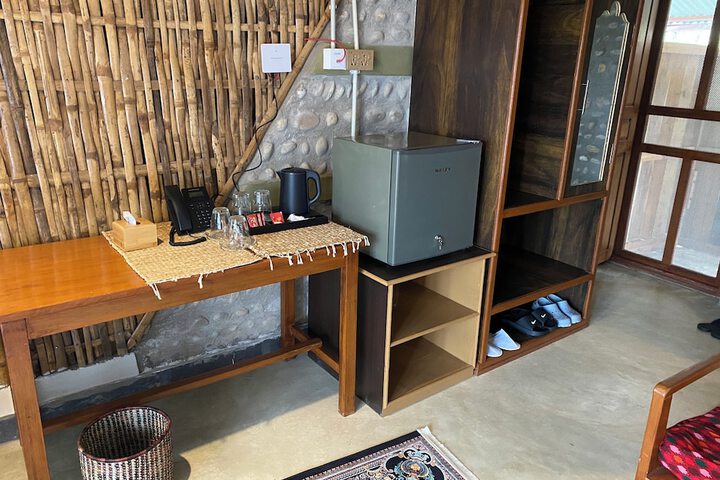 Room 4 of 9