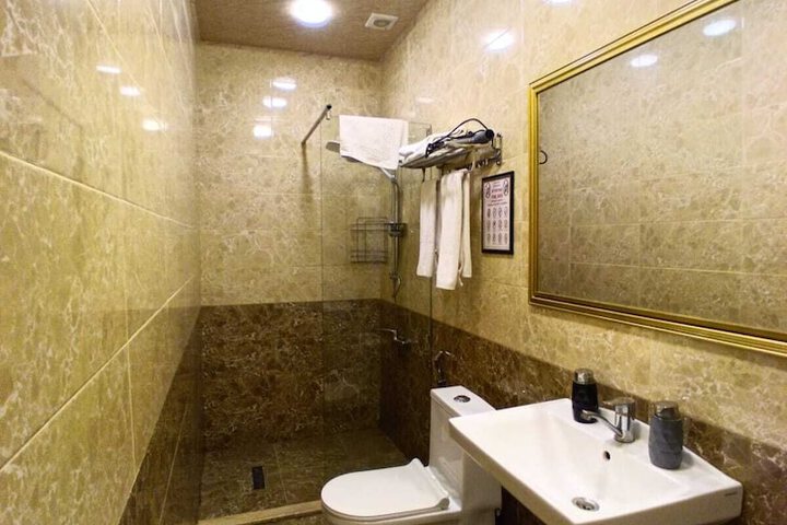 Room 15 of 19