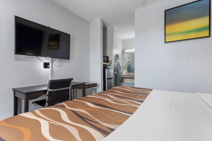 Room 15 of 26