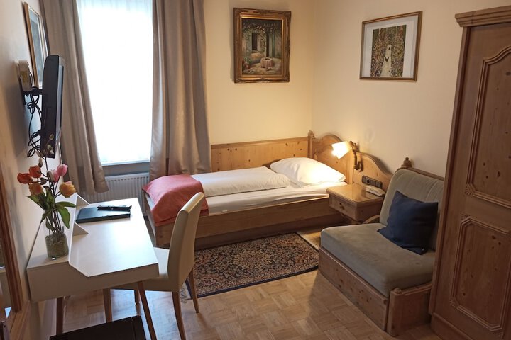 Room 5 of 56