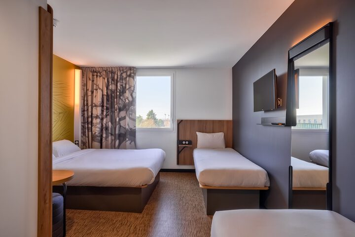 Room 10 of 37