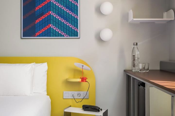 Room 52 of 67