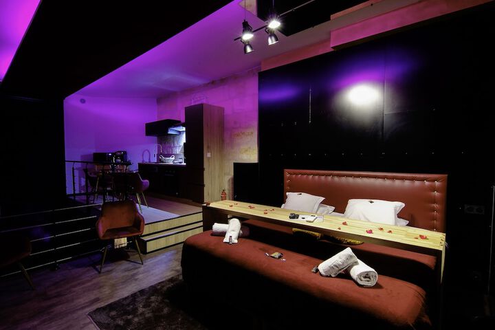 Room 2 of 51
