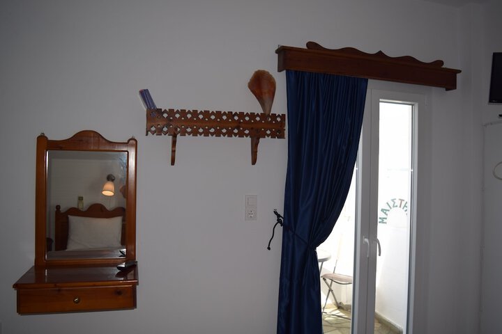 Room 2 of 64