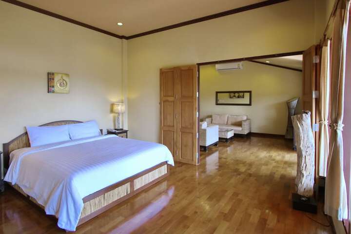 Room 6 of 61