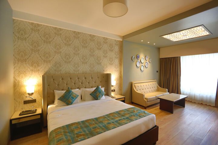 Room 14 of 37