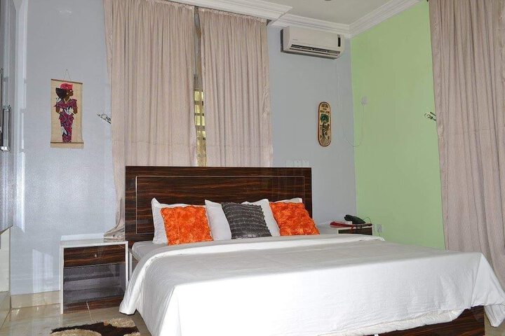 Room 2 of 4