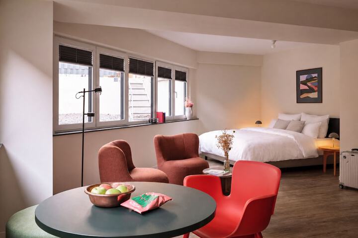 Room 8 of 26
