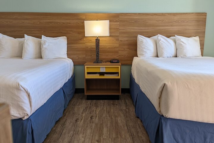 2 Double Beds (6 of 9)