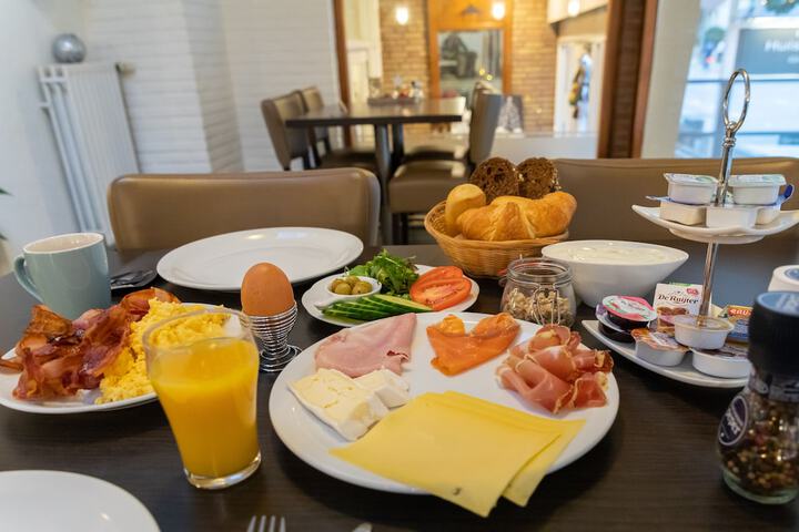 Breakfast/Coffee Service 74 of 99