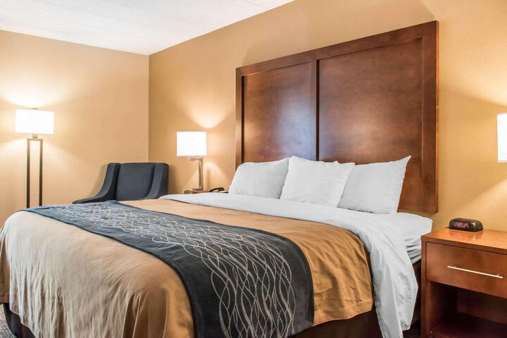 2 Queen Beds (7 of 8)