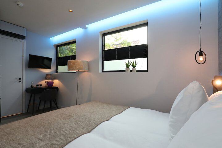 Room 14 of 77