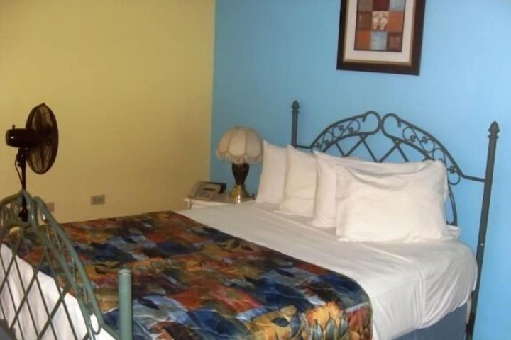 Room 7 of 33
