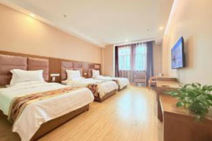 Room 6 of 8