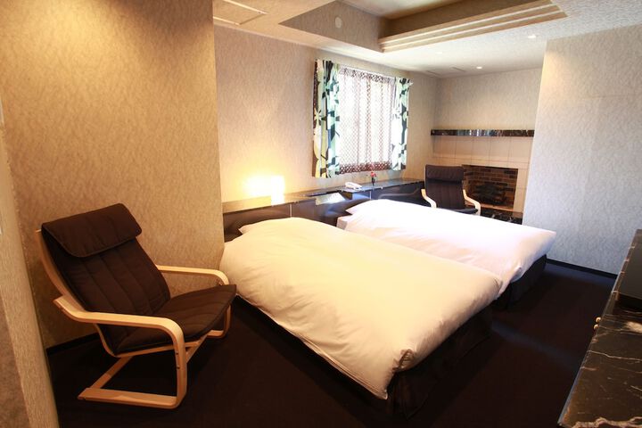 Room 7 of 35