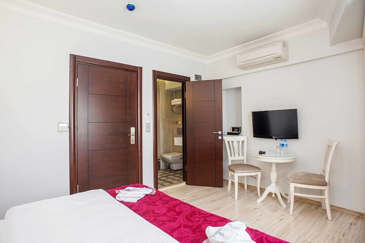 Room 12 of 66