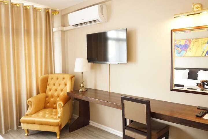 Room 6 of 23