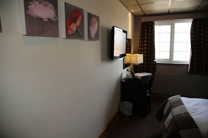 Room 27 of 59