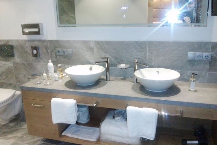 Room 62 of 124