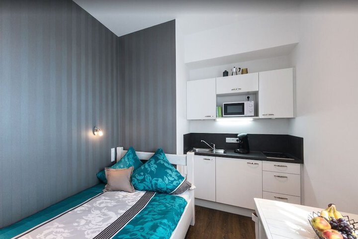 Room 4 of 37