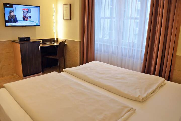 Room 54 of 136