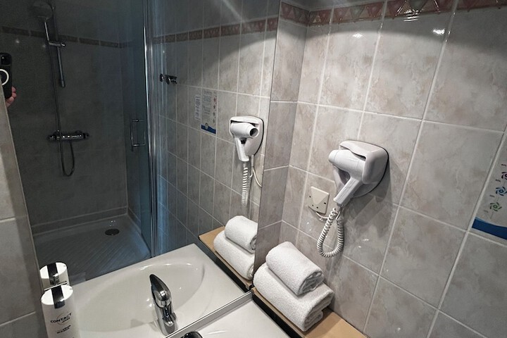 Room 32 of 51