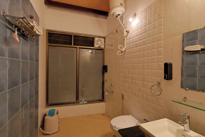 Room 53 of 96