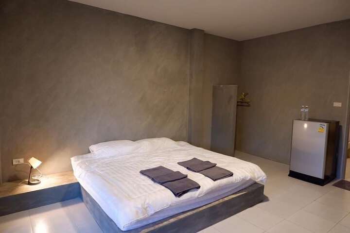 Room 5 of 18