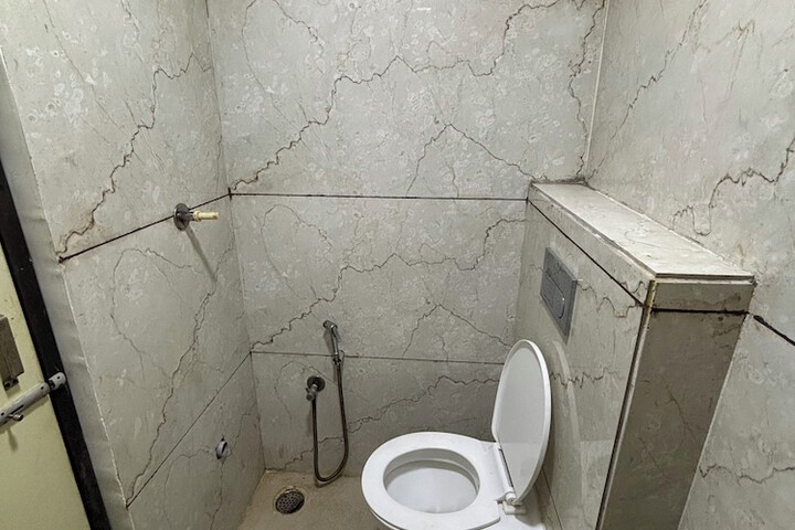 Room 12 of 16