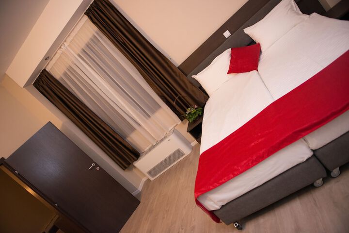 Room 12 of 36