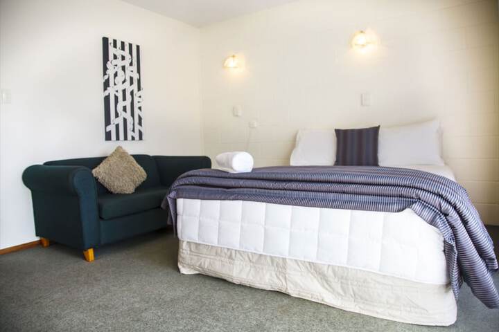 Room 3 of 27