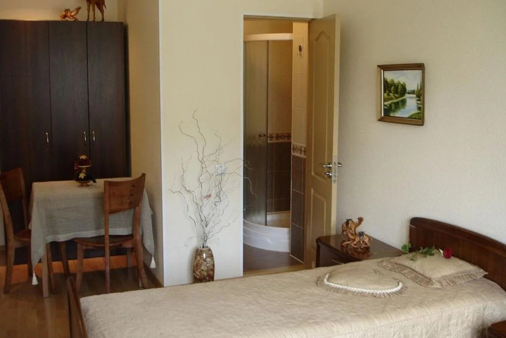 Room 3 of 10