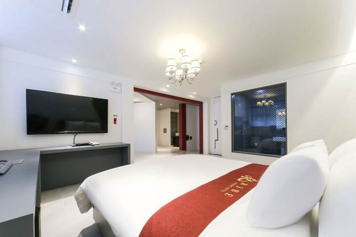 Room 17 of 60