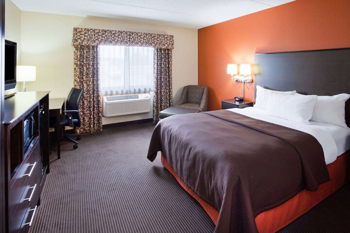 2 Queen Beds (5 of 9)
