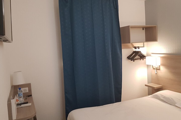 Room 3 of 33