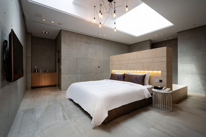 Room 6 of 67
