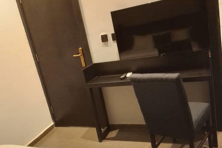 Room 6 of 19