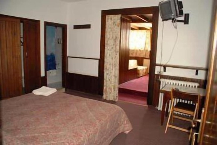 Room 28 of 84