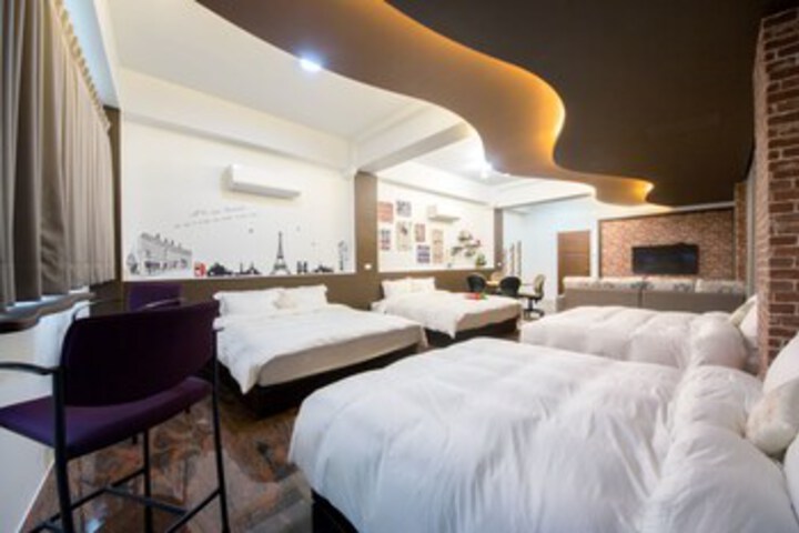 Room 9 of 19