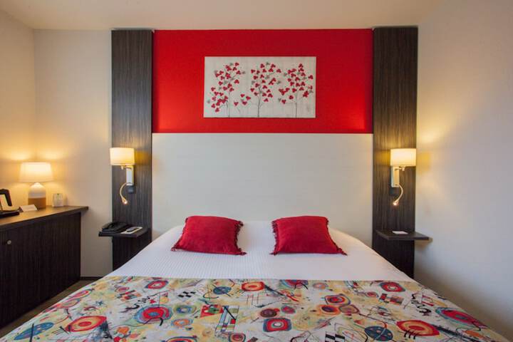 Room 8 of 32