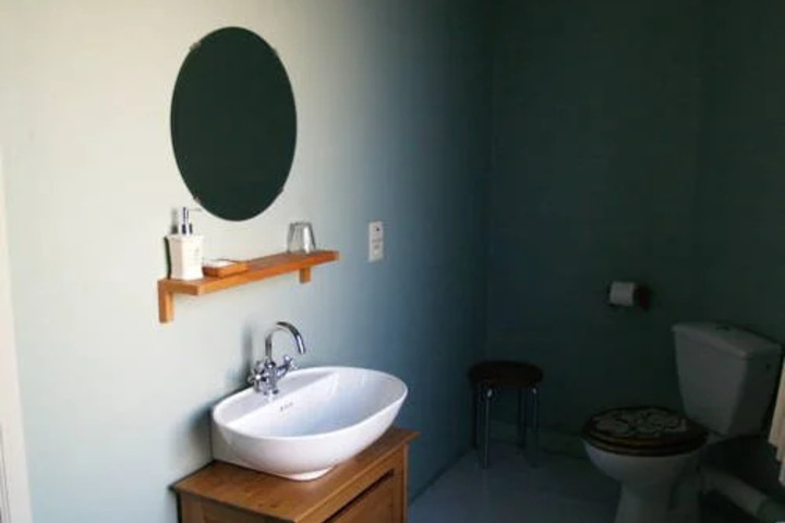 Room 8 of 18