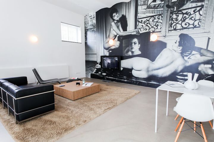 Room 90 of 214
