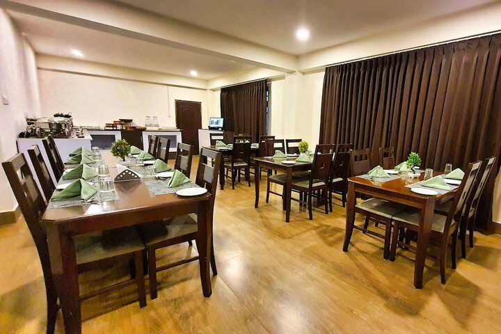 Dining 17 of 21