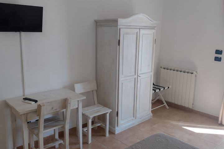 Room 11 of 28