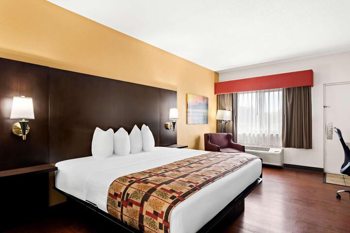 1 King Bed (15 of 18)