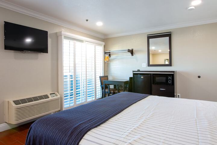 1 King Bed Accessible (6 of 24)