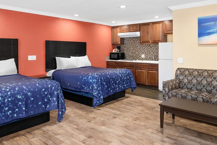 2 Double Beds (8 of 10)