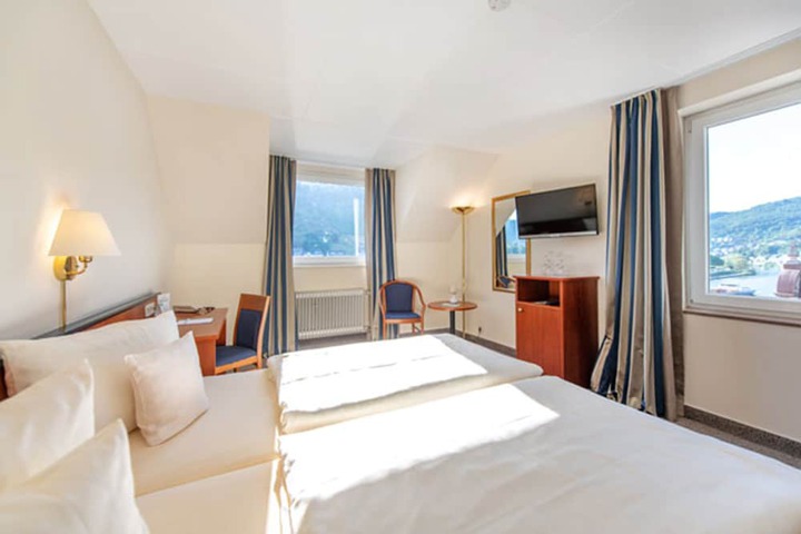 Room 2 of 40